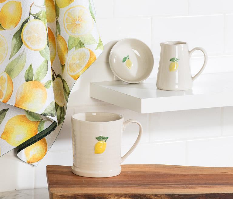 Rimmed Mug With Lemon