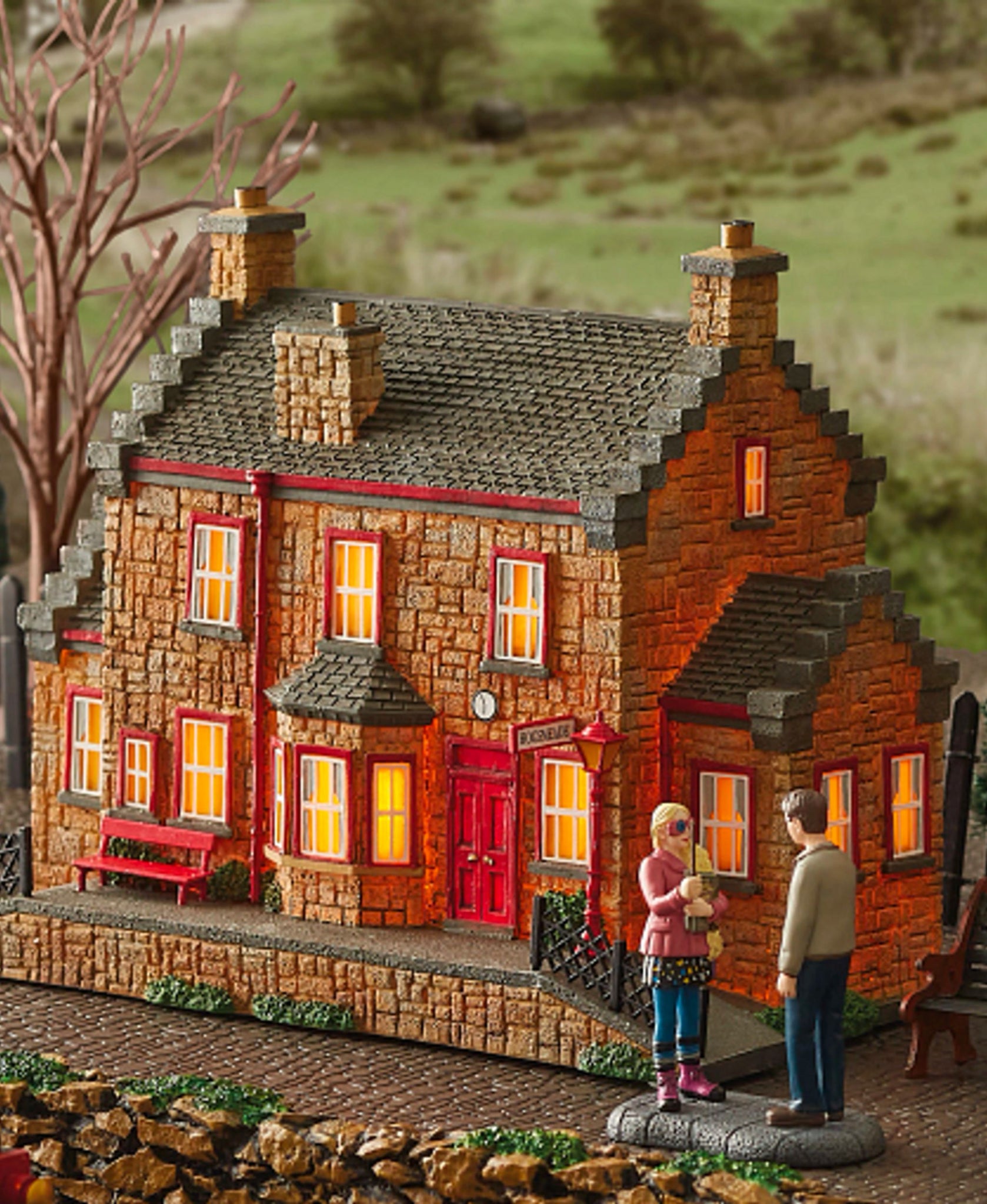 Department 56 – Harry Potter Hogwarts Hogsmeade Station