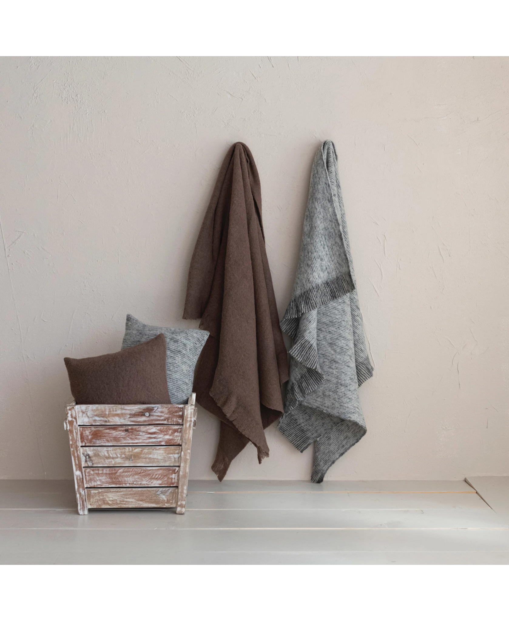 Brushed New Zealand Wool Throw With Ruffled Edge, Brown