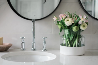 Etu Home White Colorblock Flower Vase