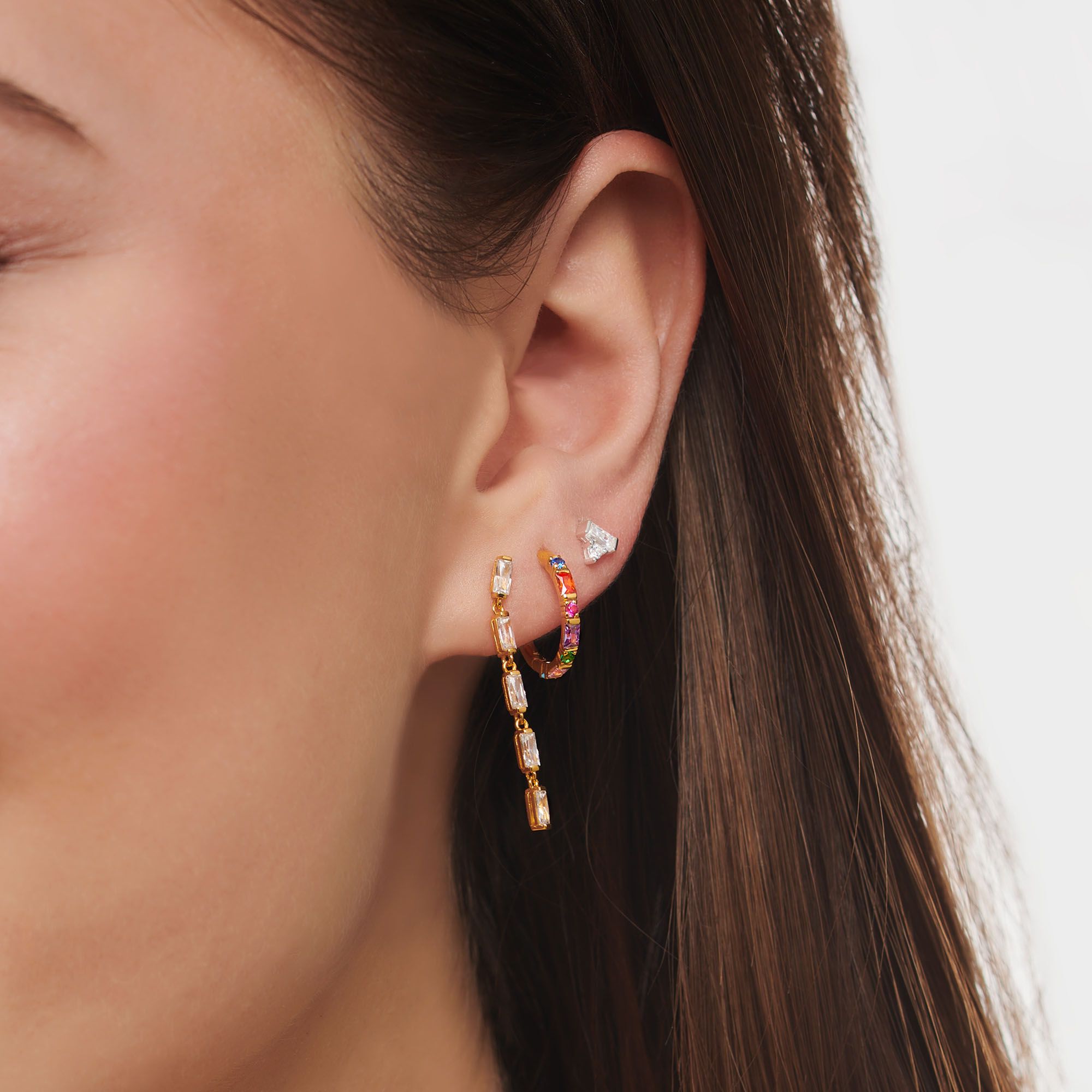 Single Hoop Earring Baguette And Round Cut Rainbow Stones - Gold