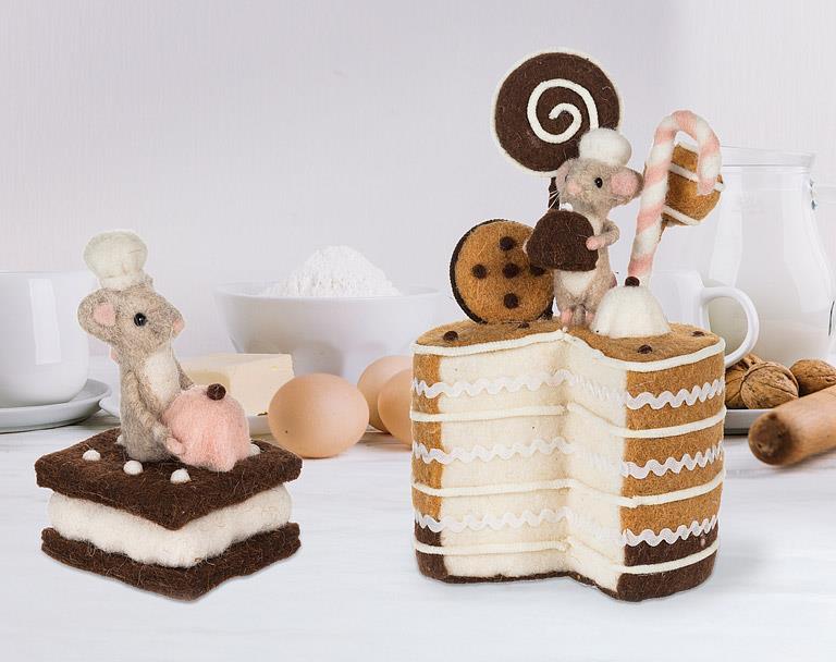 Mouse With Fancy Dessert