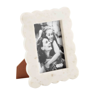 Small Scalloped Marble Frame - 4x6