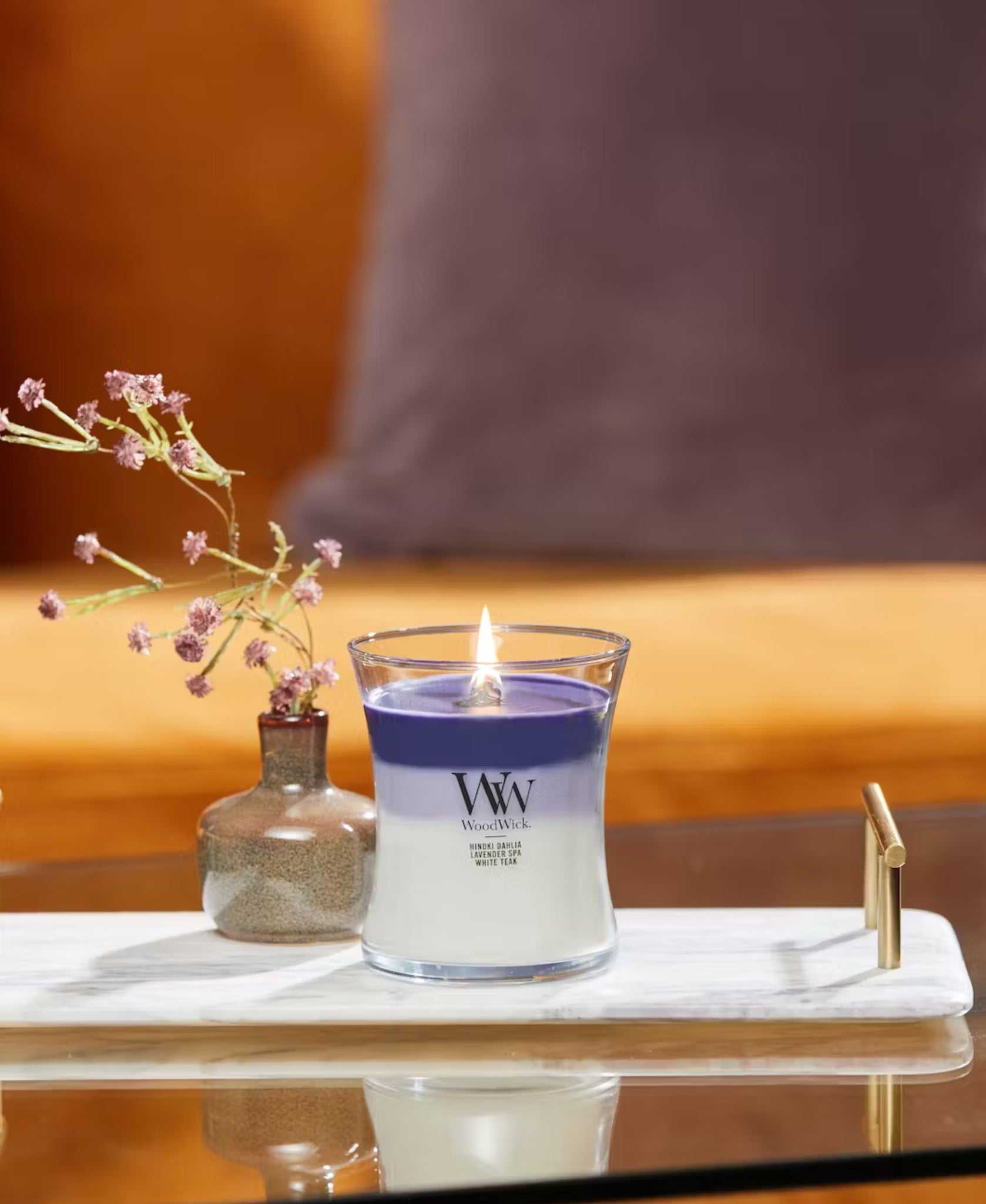 WoodWick Medium Candle Hinoki Dahlia - Geur voor je Huis WoodWick Medium Candle Hinoki Dahlia - Geur voor je Huis