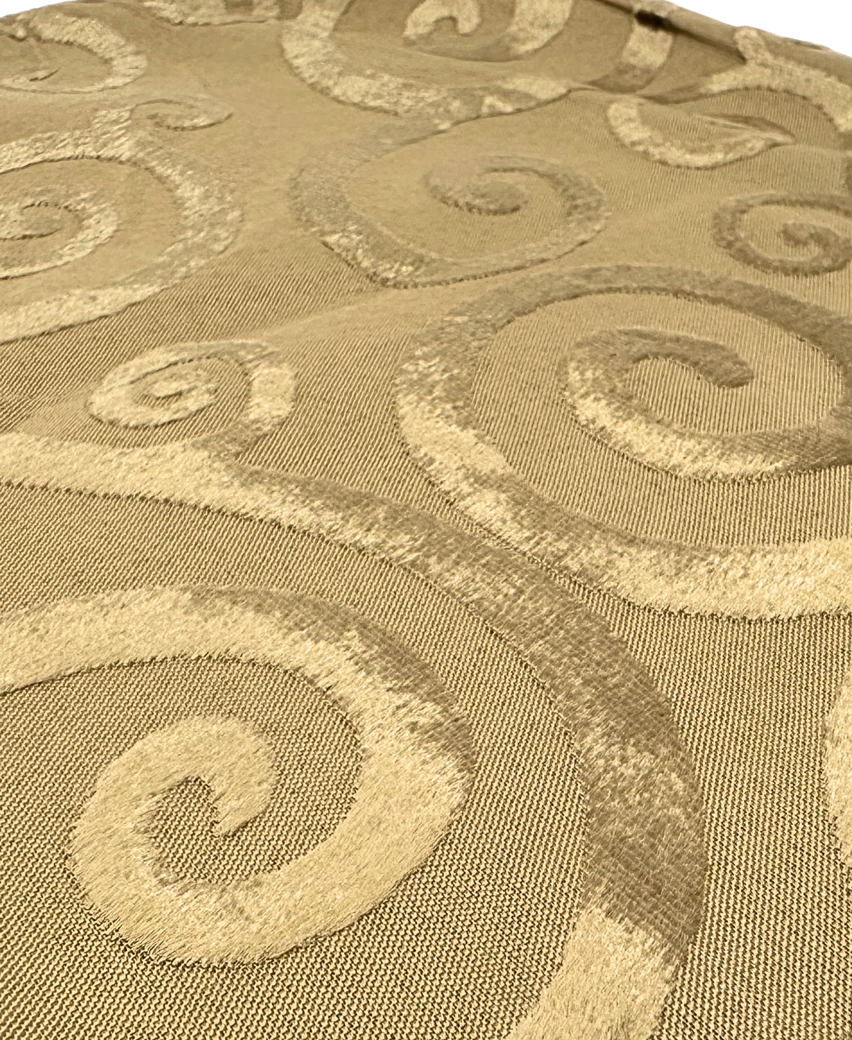 Split P Velvet Scroll Bronze Placement