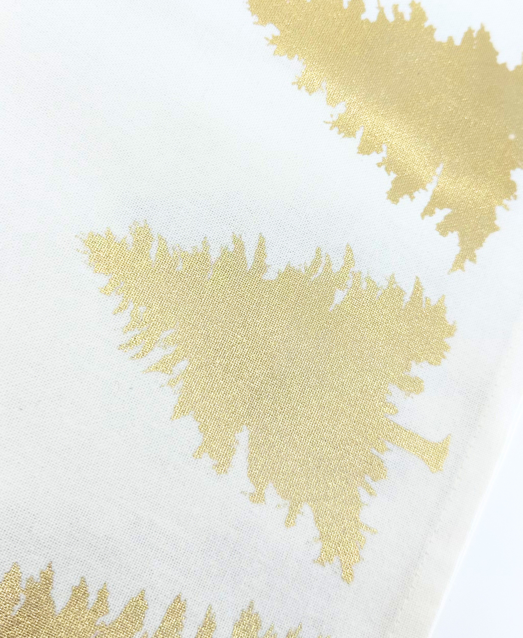 ADV Table Runner White & Gold 13